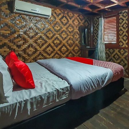 סוקאבומי Oyo 951 Cempaka Ratu Beach Resort מראה חיצוני תמונה