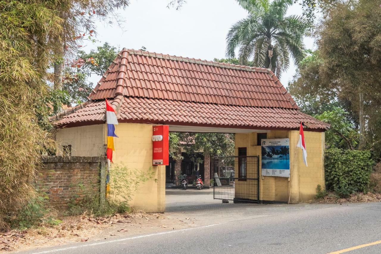 סוקאבומי Oyo 951 Cempaka Ratu Beach Resort מראה חיצוני תמונה