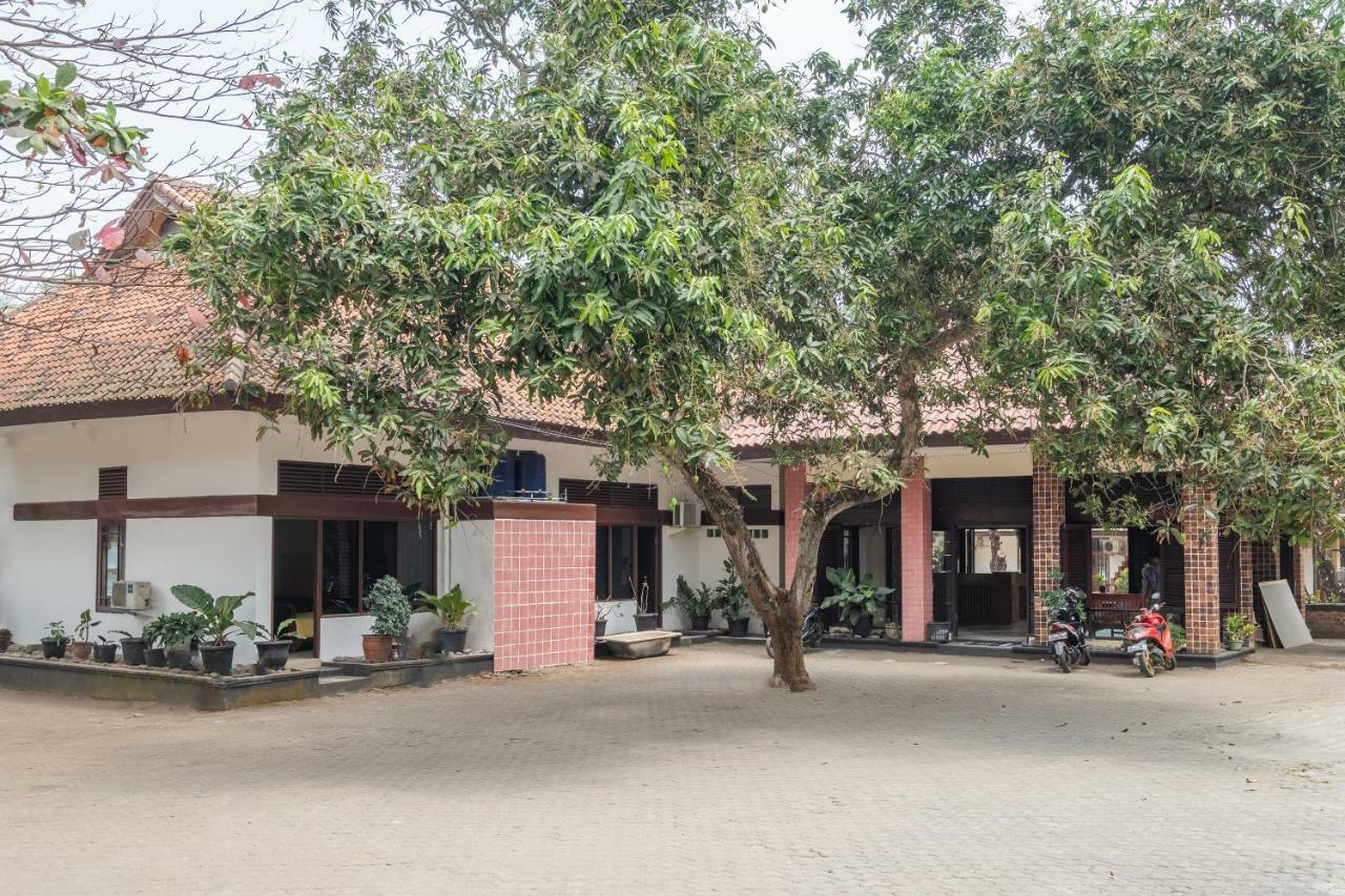 סוקאבומי Oyo 951 Cempaka Ratu Beach Resort מראה חיצוני תמונה