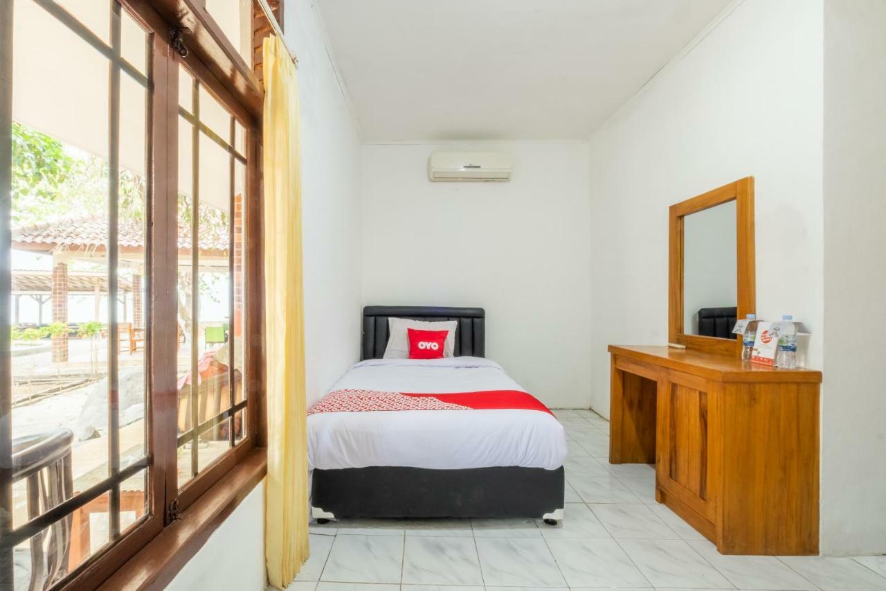 סוקאבומי Oyo 951 Cempaka Ratu Beach Resort מראה חיצוני תמונה