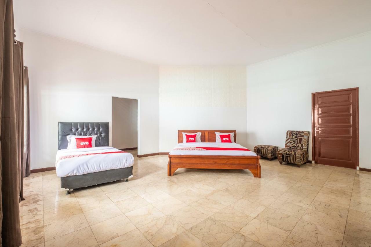 סוקאבומי Oyo 951 Cempaka Ratu Beach Resort מראה חיצוני תמונה