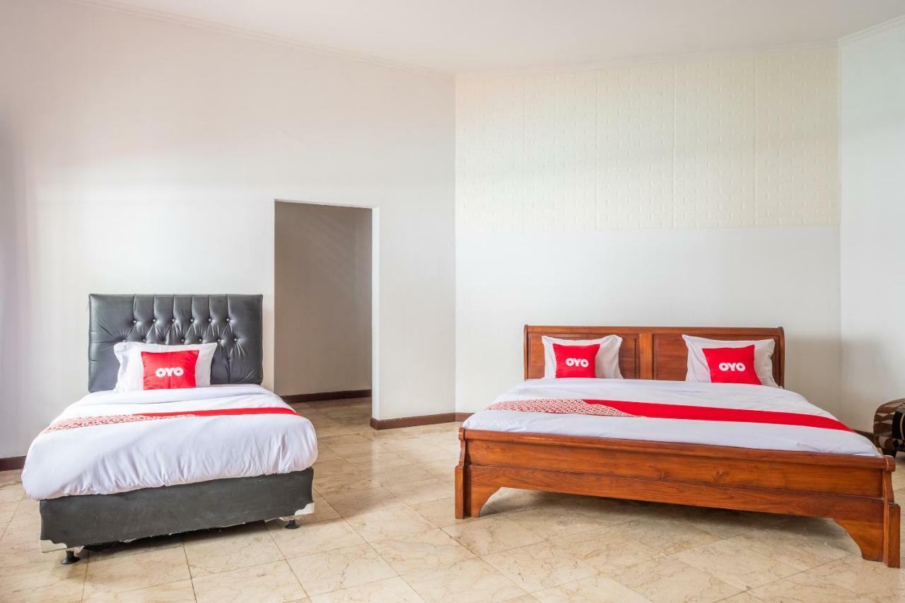 סוקאבומי Oyo 951 Cempaka Ratu Beach Resort מראה חיצוני תמונה