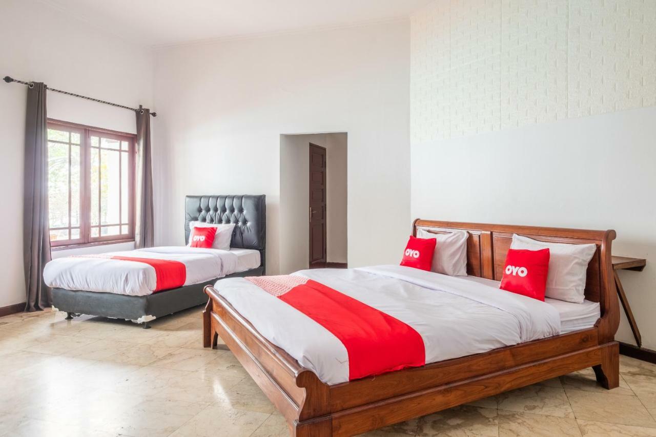 סוקאבומי Oyo 951 Cempaka Ratu Beach Resort מראה חיצוני תמונה