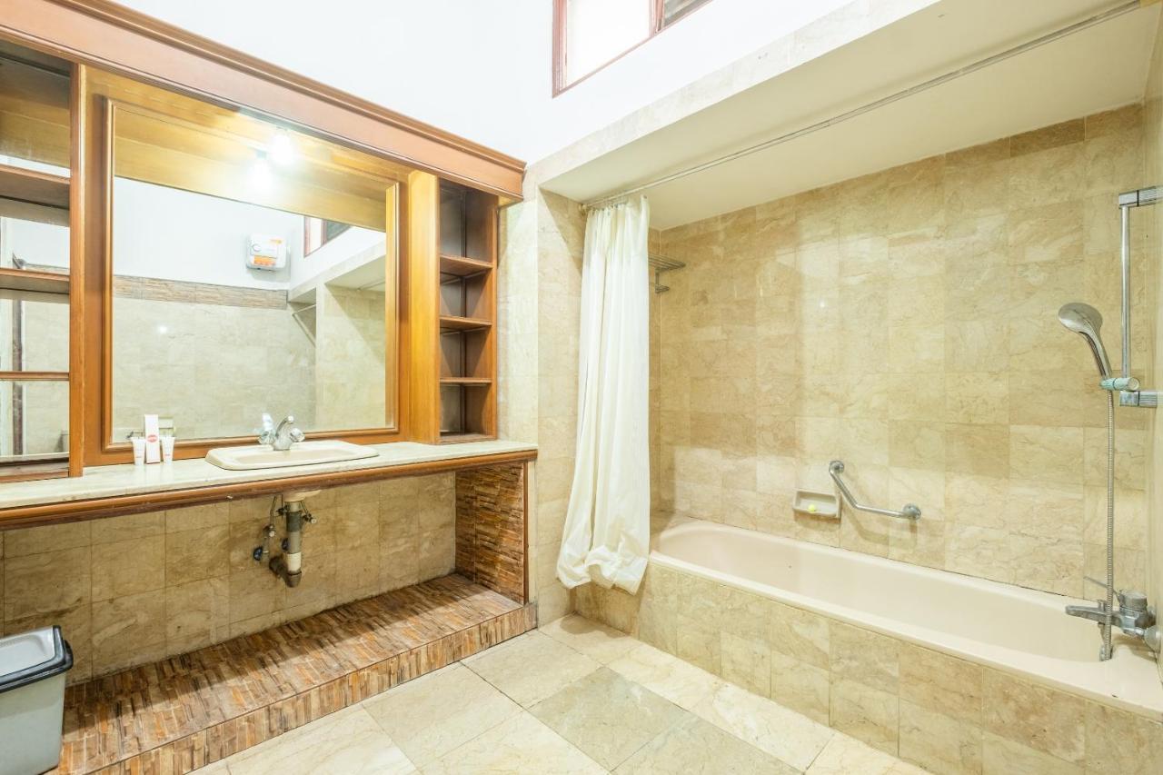 סוקאבומי Oyo 951 Cempaka Ratu Beach Resort מראה חיצוני תמונה
